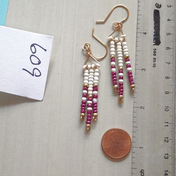 artisan earrings 609#mfs Minimalist seed bead stick earrings ivory gold magenta - Picture 4 of 5